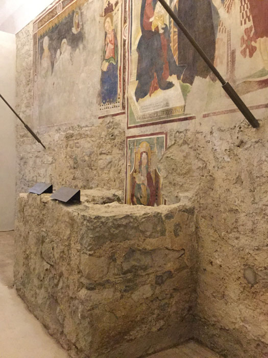Alcuni affreschi tornati alla luce - foto Fumagalli